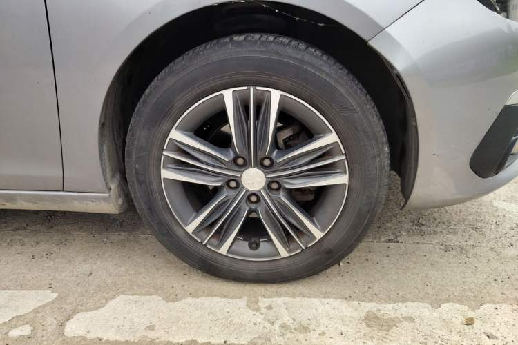 Used Peugeot 308 2016 1.6L Automatic Luxury Edition Right Front Wheel Hub
