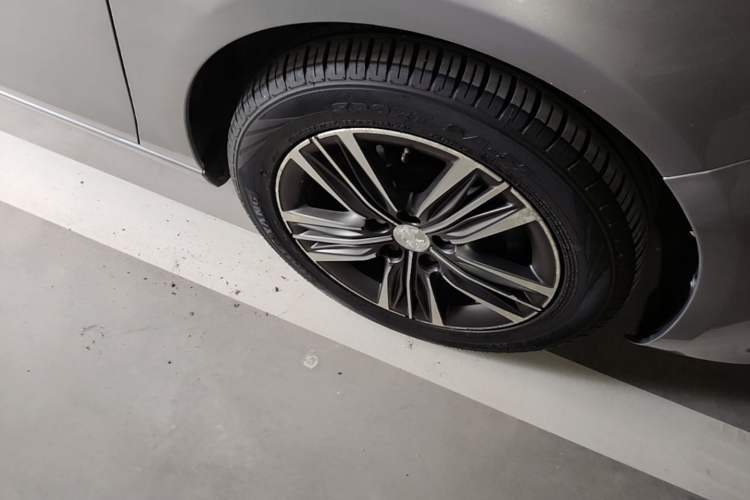 Used Peugeot 308 2016 230THP Automatic Luxury Edition Right Front Wheel Hub