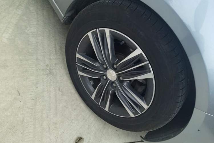 Used Peugeot 308 2016 1.6L Automatic Luxury Edition Right Front Wheel Hub
