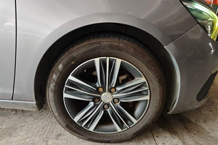 Used Peugeot 308 2016 1.6L Automatic Luxury Edition Right Front Wheel Hub