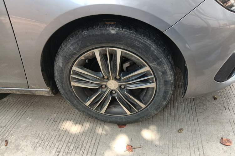 Used Peugeot 308 2016 1.6L Automatic Luxury Edition Right Front Wheel Hub