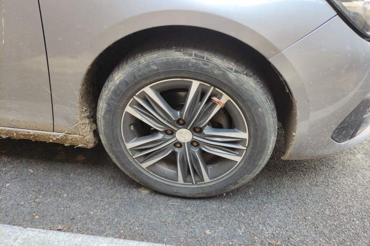 Used Peugeot 308 2016 1.6L Automatic Luxury Edition Right Front Wheel Hub
