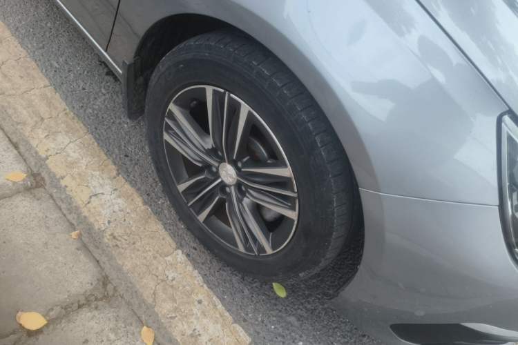 Used Peugeot 308 2016 1.6L Manual Fashion Edition Right Front Wheel Hub