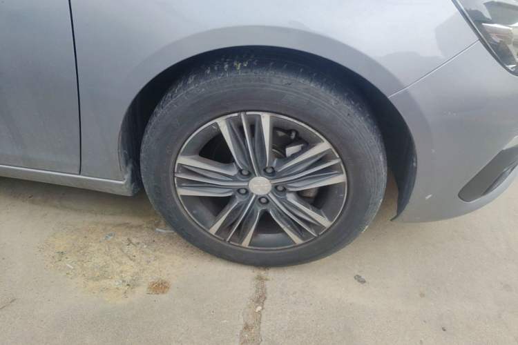 Used Peugeot 308 2016 1.6L Automatic Luxury Edition Right Front Wheel Hub