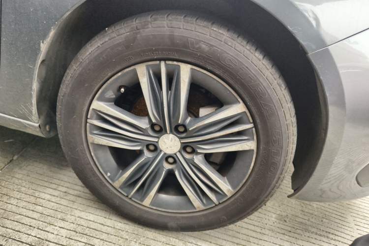 Used Peugeot 308 2016 1.6L Automatic Luxury Edition Right Front Wheel Hub