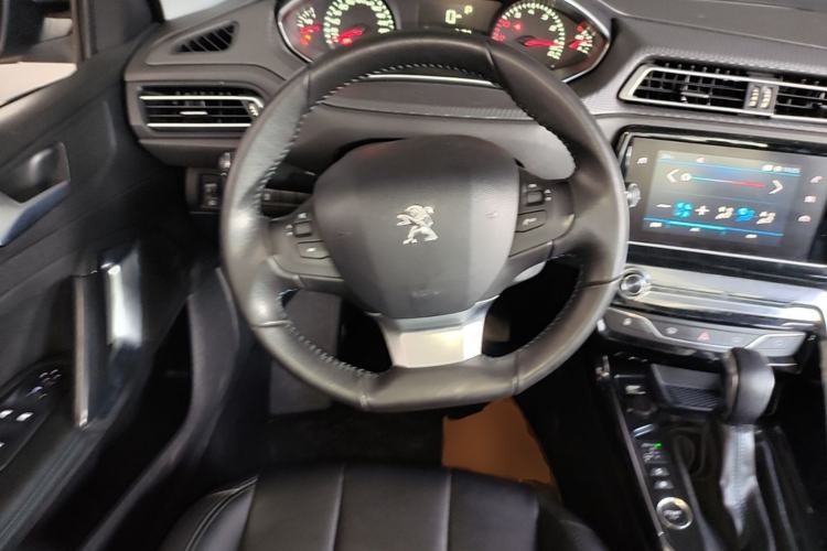 Used Peugeot 308 2016 230THP Automatic Luxury Edition Steering Wheel