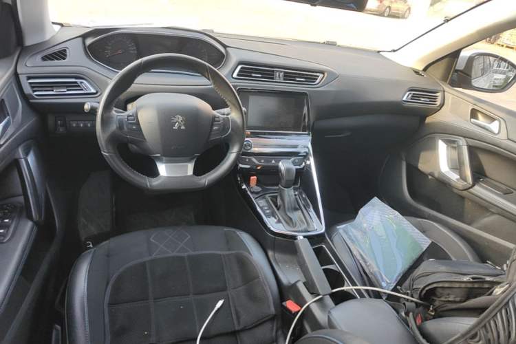Used Peugeot 308 2016 1.6L Automatic Luxury Edition Center Console