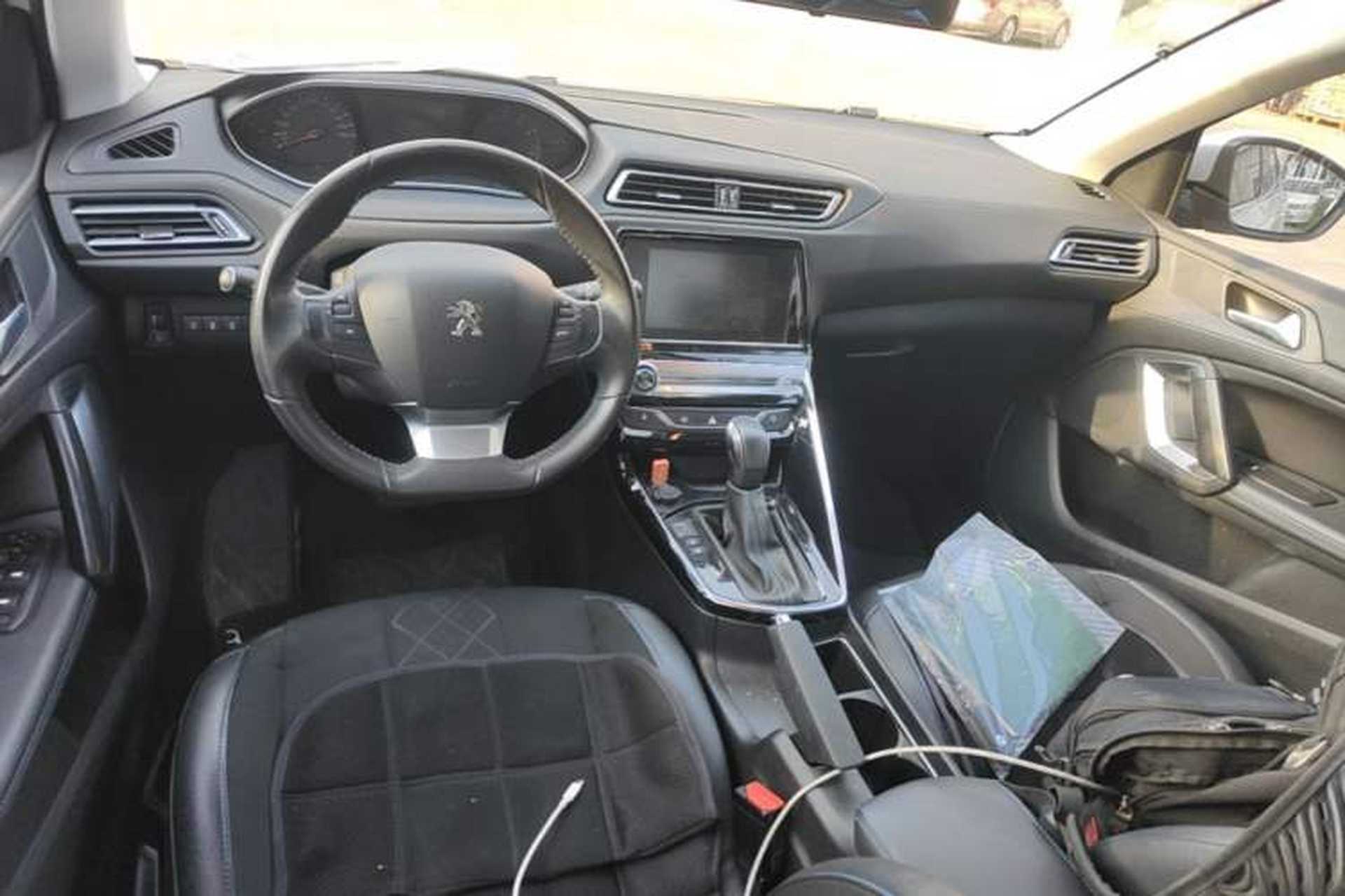 Used Peugeot 308 2016 1.6L Automatic Luxury Edition Center Console