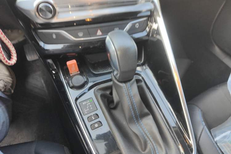 Used Peugeot 308 2016 1.6L Automatic Luxury Edition Gear Lever