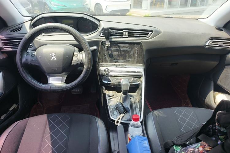 Used Peugeot 308 2016 1.6L Automatic Luxury Edition Center Console