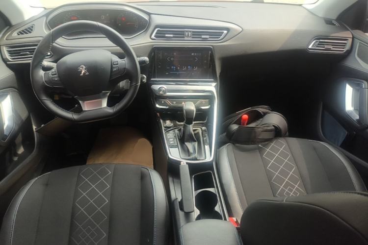 Used Peugeot 308 2016 1.6L Automatic Luxury Edition Center Console
