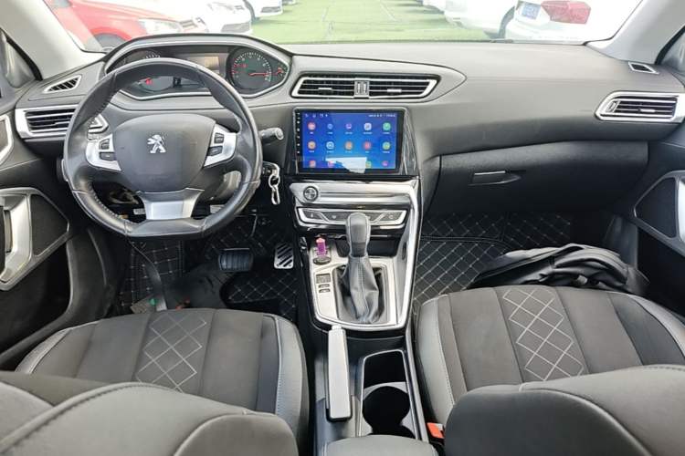 Used Peugeot 308 2016 230THP Automatic Luxury Edition Center Console