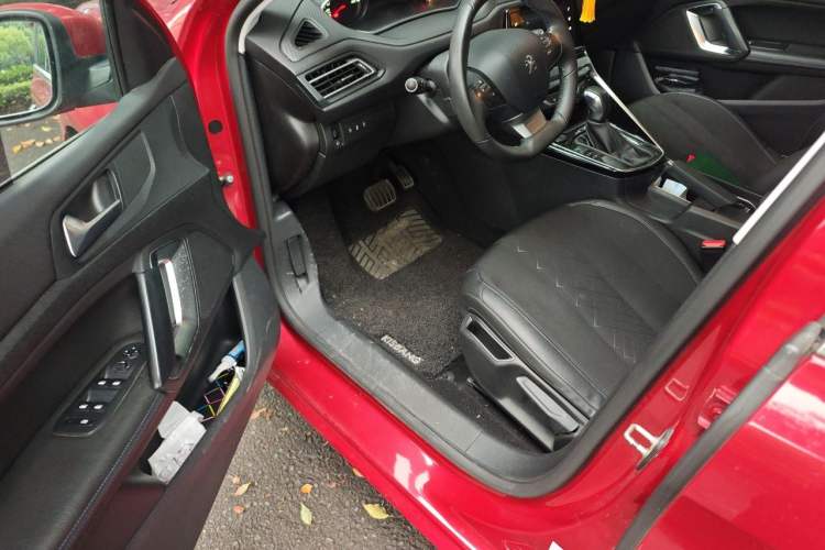 Used Peugeot 308 2016 230THP Automatic Luxury Edition Driver Seat