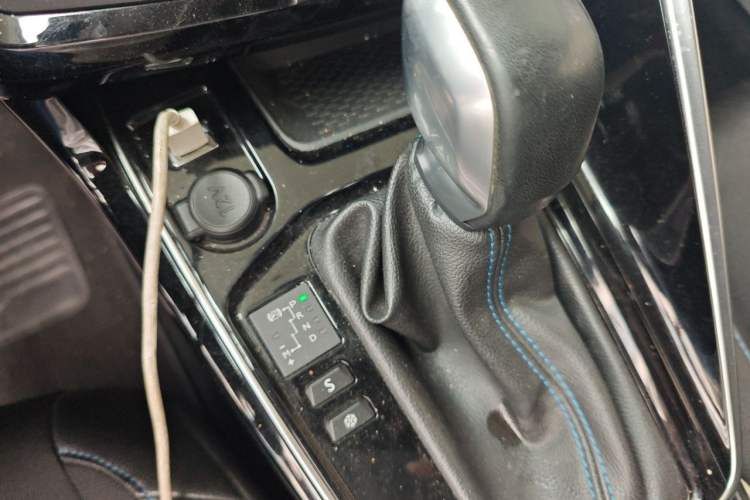 Used Peugeot 308 2016 230THP Automatic Luxury Edition Gear Lever