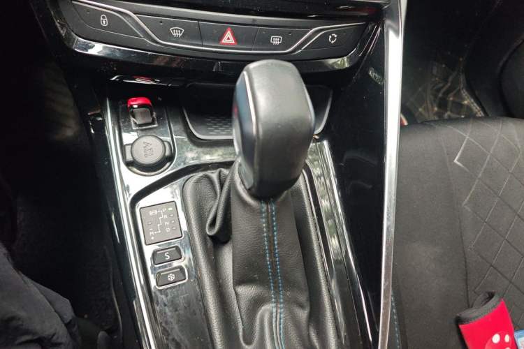 Used Peugeot 308 2016 230THP Automatic Luxury Edition Gear Lever