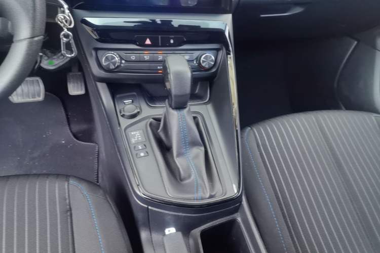 Used Peugeot 308 2016 1.6L Automatic Fashion Edition Gear Lever