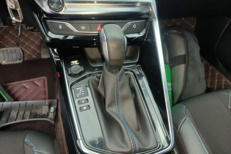 Used Peugeot 308 2016 230THP Automatic Luxury Edition Gear Lever
