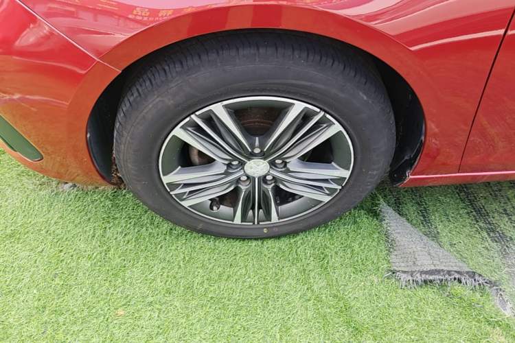 Used Peugeot 308 2016 230THP Automatic Luxury Edition Left Front Wheel Hub