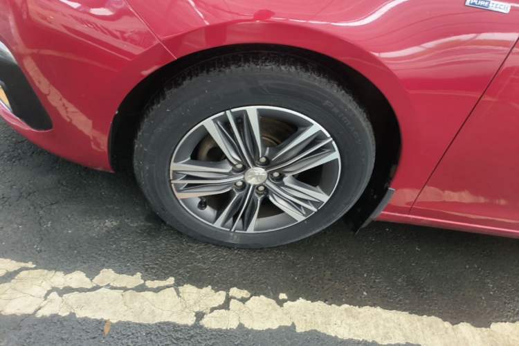 Used Peugeot 308 2016 230THP Automatic Luxury Edition Left Front Wheel Hub
