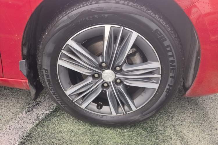 Used Peugeot 308 2016 230THP Automatic Luxury Edition Right Front Wheel Hub