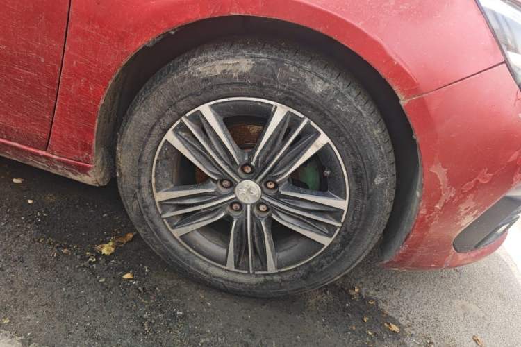 Used Peugeot 308 2016 1.6L Automatic Luxury Edition Right Front Wheel Hub