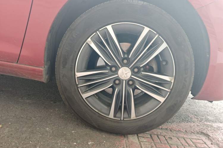 Used Peugeot 308 2016 230THP Automatic Luxury Edition Right Front Wheel Hub