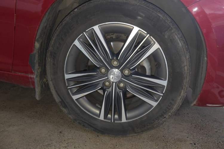 Used Peugeot 308 2016 230THP Automatic Luxury Edition Right Front Wheel Hub