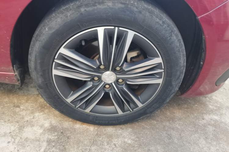 Used Peugeot 308 2016 1.6L Automatic Luxury Edition Right Front Wheel Hub