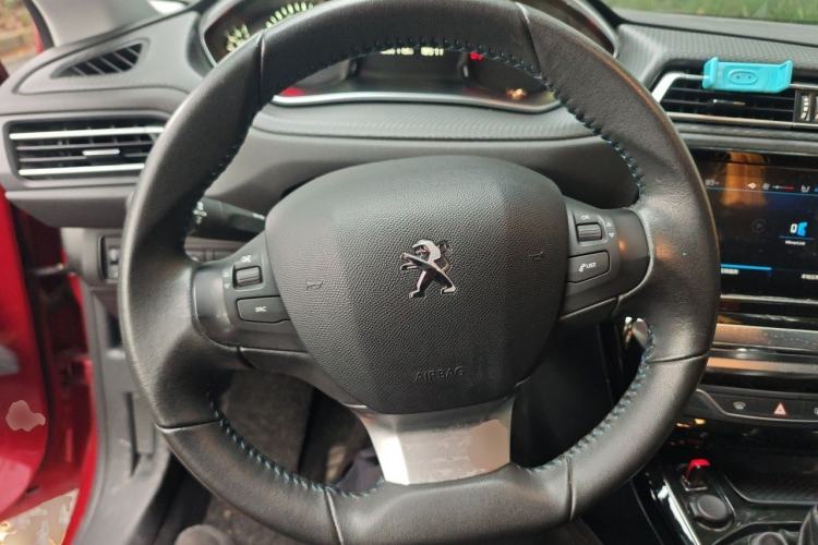 Used Peugeot 308 2016 230THP Automatic Luxury Edition Steering Wheel