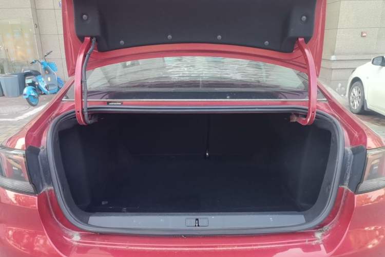 Used Peugeot 308 2016 1.6L Automatic Fashion Edition Trunk