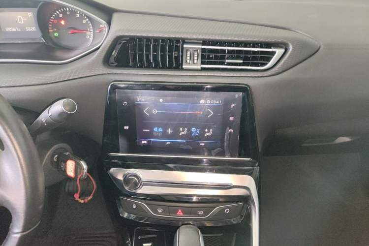 Used Peugeot 308 2016 1.6L Automatic Luxury Edition Audio And AC Panel
