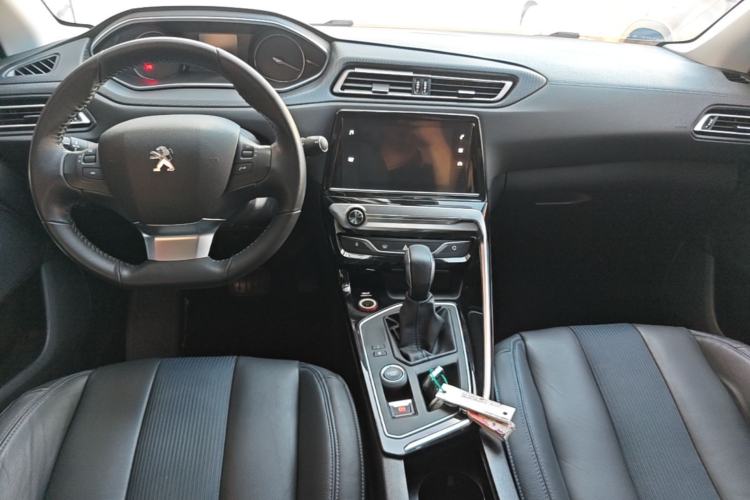 Used Peugeot 308 2016 350THP Automatic Prestige Edition Center Console