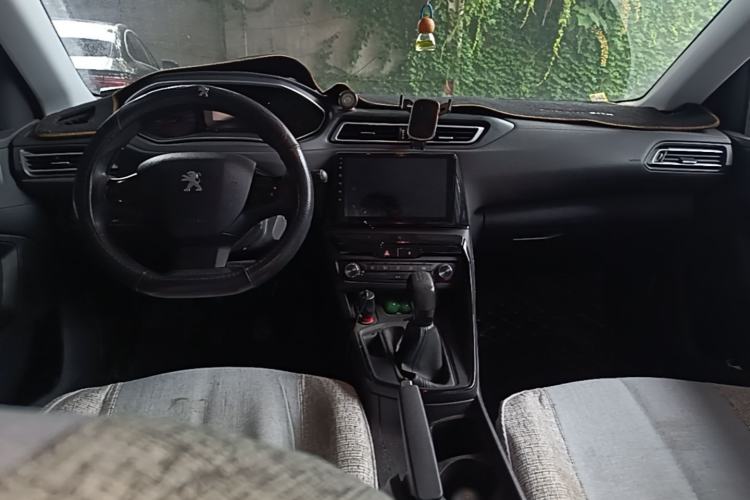 Used Peugeot 308 2016 1.6L Manual Fashion Edition Center Console