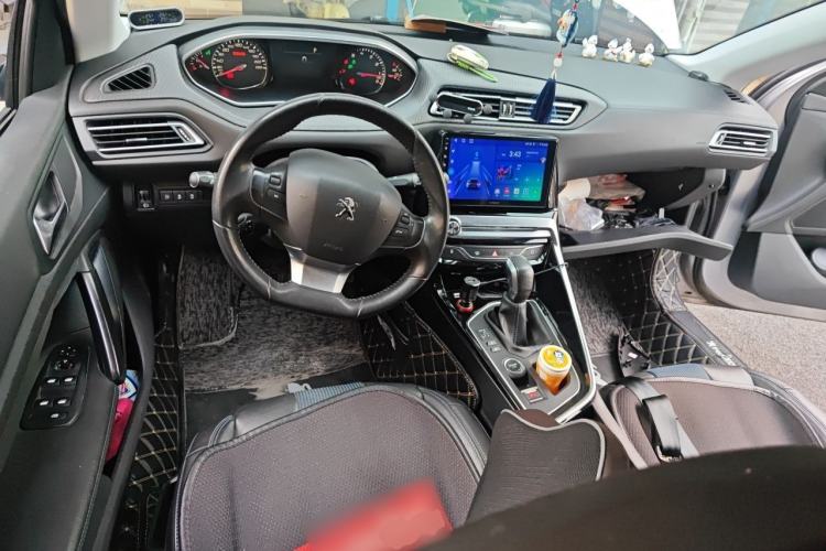 Used Peugeot 308 2016 350THP Automatic Prestige Edition Center Console