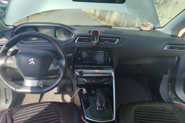 Used Peugeot 308 2016 230THP Automatic Luxury Edition Center Console