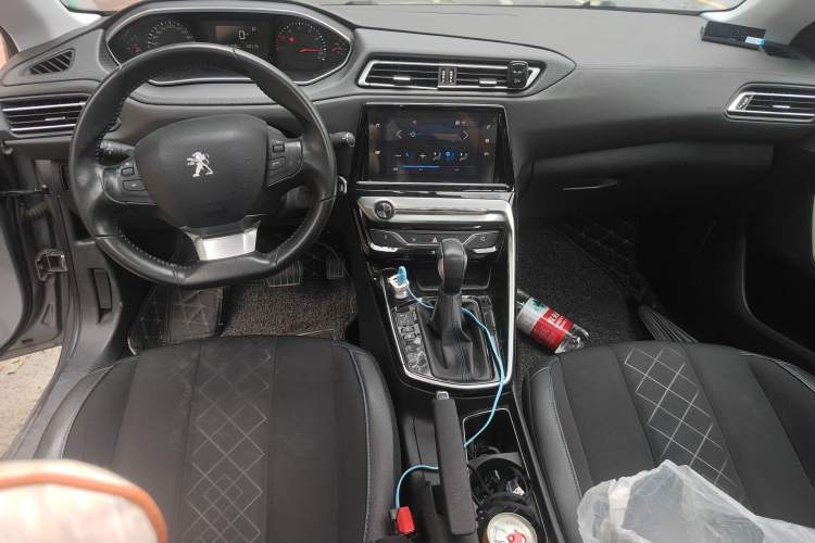 Used Peugeot 308 2016 1.6L Automatic Luxury Edition Center Console