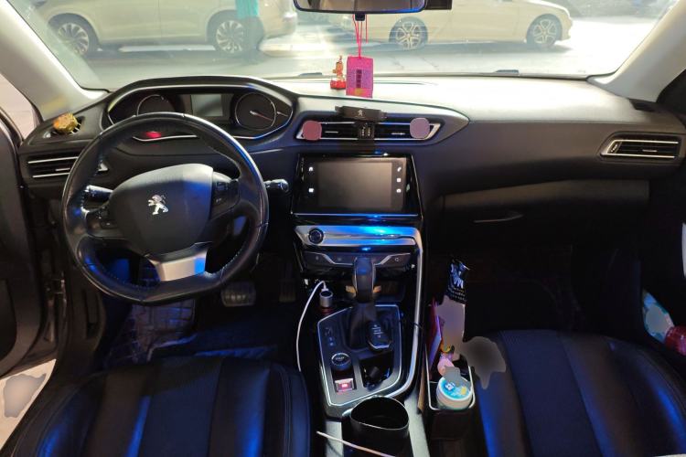 Used Peugeot 308 2016 350THP Automatic Prestige Edition Center Console