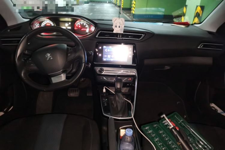 Used Peugeot 308 2016 1.6L Automatic Luxury Edition Center Console