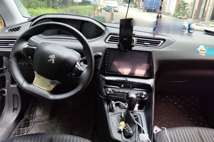 Used Peugeot 308 2016 1.6L Automatic Fashion Edition Center Console