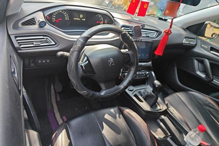 Used Peugeot 308 2016 1.6L Manual Fashion Edition Center Console