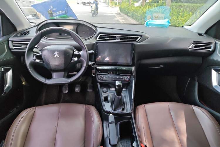 Used Peugeot 308 2016 1.6L Manual Fashion Edition Center Console