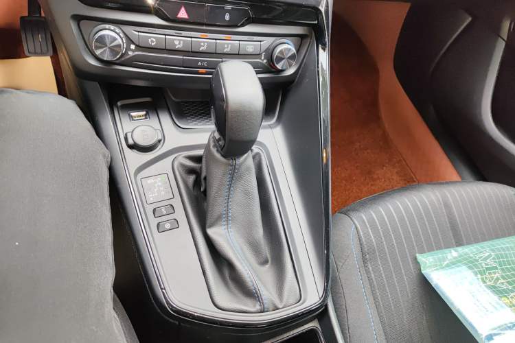 Used Peugeot 308 2016 1.6L Automatic Fashion Edition Gear Lever