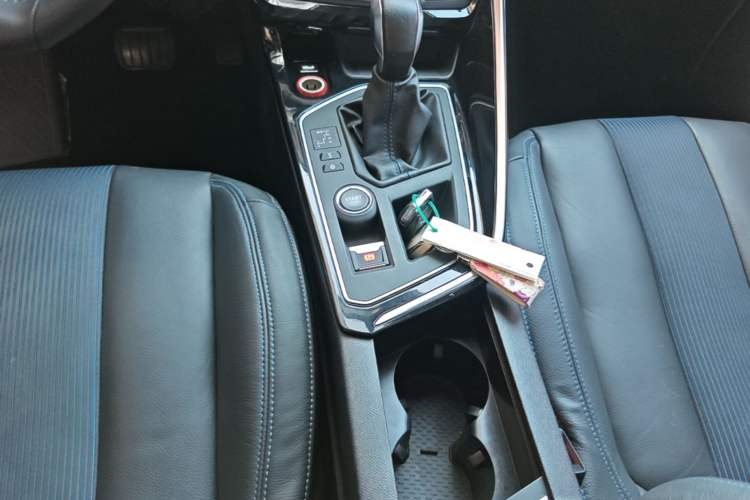 Used Peugeot 308 2016 350THP Automatic Prestige Edition Gear Lever