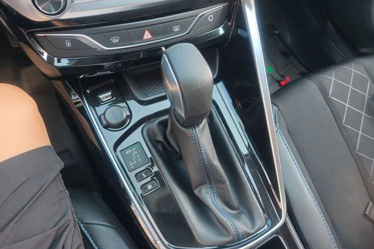Used Peugeot 308 2016 1.6L Automatic Luxury Edition Gear Lever