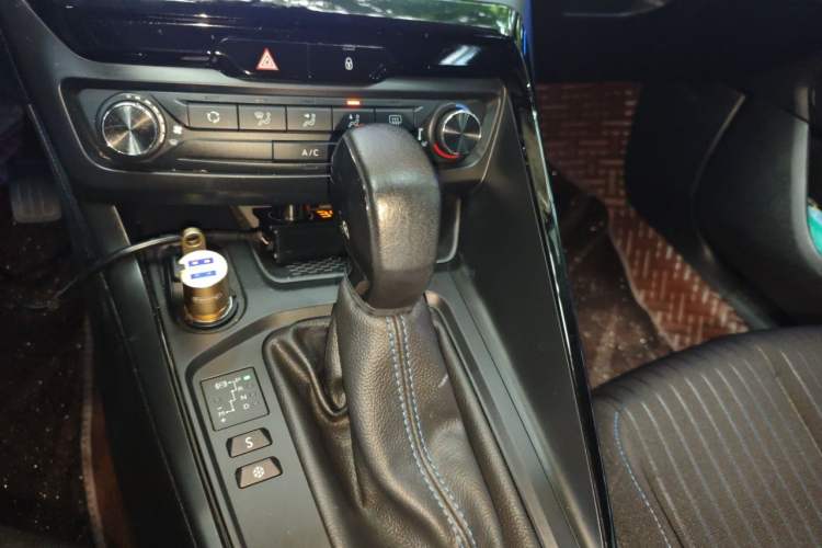 Used Peugeot 308 2016 1.6L Automatic Fashion Edition Gear Lever
