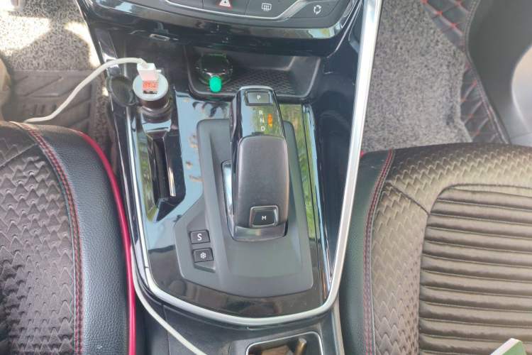 Used Peugeot 308 2016 230THP Automatic Luxury Edition Gear Lever