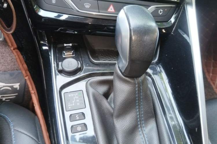 Used Peugeot 308 2016 1.6L Automatic Luxury Edition Gear Lever