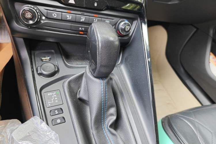 Used Peugeot 308 2016 1.6L Automatic Fashion Edition Gear Lever