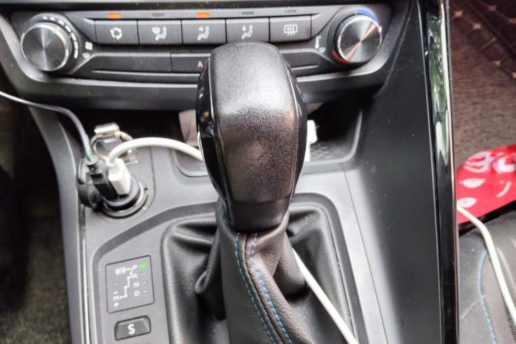 Used Peugeot 308 2016 1.6L Automatic Fashion Edition Gear Lever