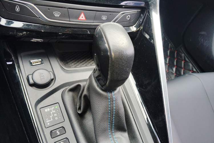 Used Peugeot 308 2016 1.6L Automatic Fashion Edition Gear Lever